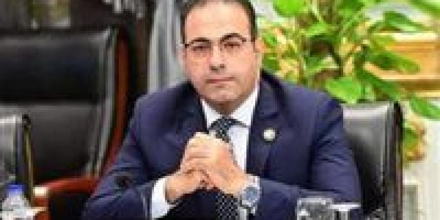 الدكتور محمود حسين يهنئ النادي المصري بفوزه بكأس الرابطة المصرية