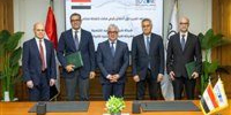 باستثمارات 27 مليون دولار.. رئيس اقتصادية قناة السويس يشهد توقيع مشروع شركة «أفيلون» الكندية لصناعة المنسوجات التقنية