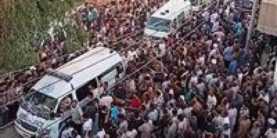 في طريقهم إلى حفل زفاف.. تشييع 6 من ضحايا سقوط سيارة بترعة المريوطية بالجيزة