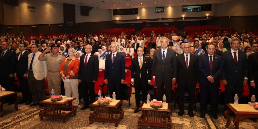 احتفالًا بيوبيلها الذهبي .. جامعة المنيا تُحيي احتفالية “عيد العلم” وتكرّم علماءها وباحثيها وكوادرها المتميزة
