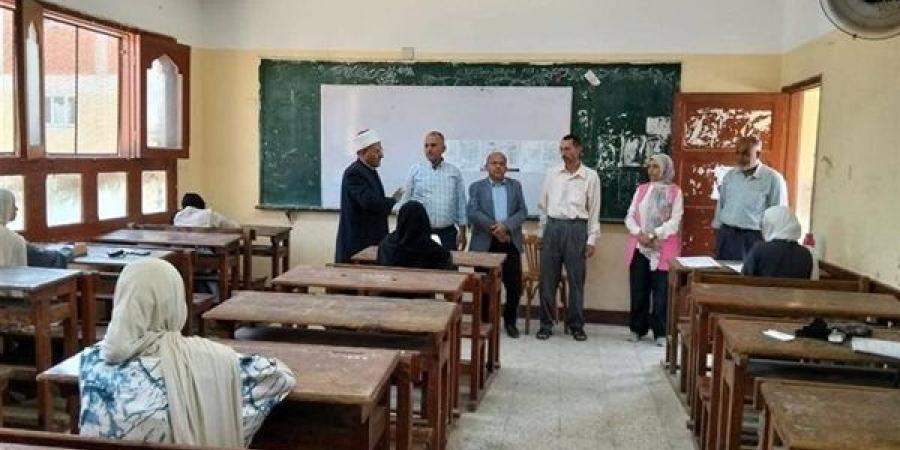 انتظام لجان امتحان الصرف لطلاب الثانوية الأزهرية بالإسماعيلية