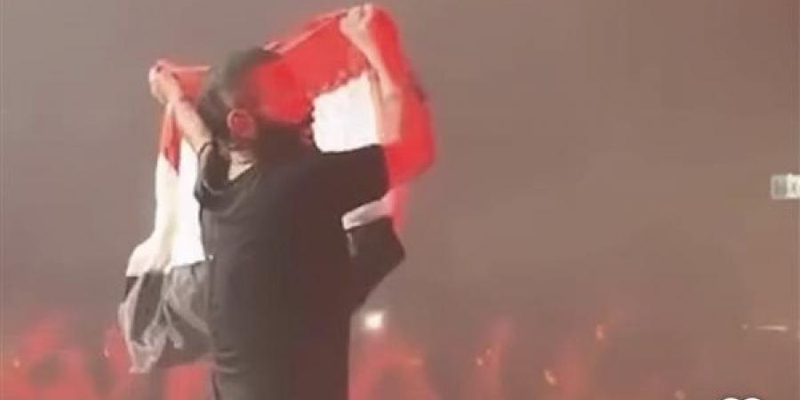 أحمد سعد يرفع علم مصر في حفله بكندا قبل انطلاق مواجهة بلجيكا