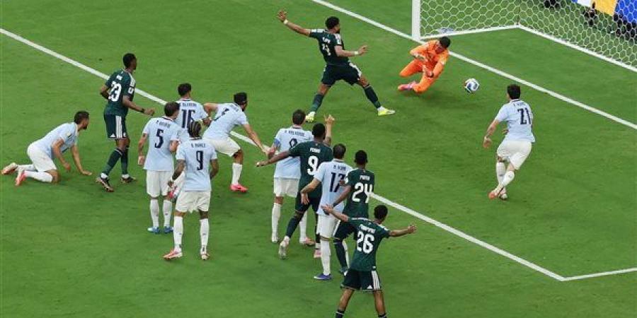 منتخب السعودية يتقدم على أوروجواي بهدف في الشوط الأول بكأس العالم