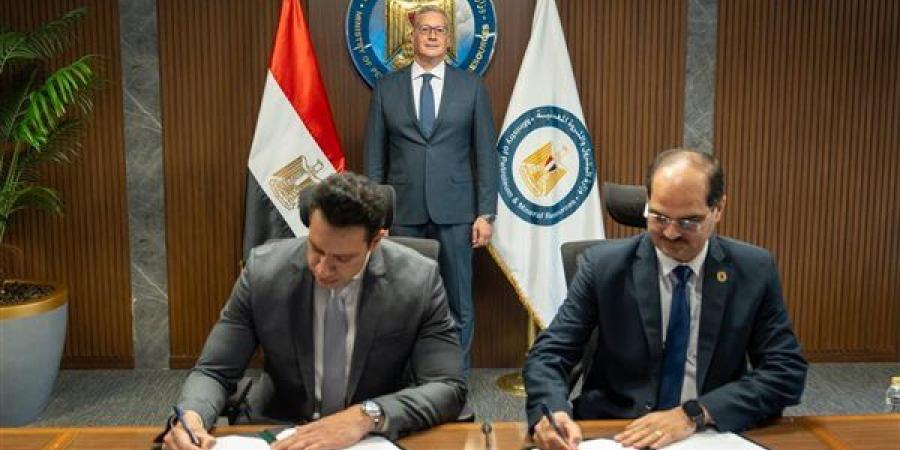 وزير البترول يشهد توقيع اتفاقية ومذكرة مبادئ مع "هاربور إنرجي" و"إيني" لزيادة إنتاج الغاز