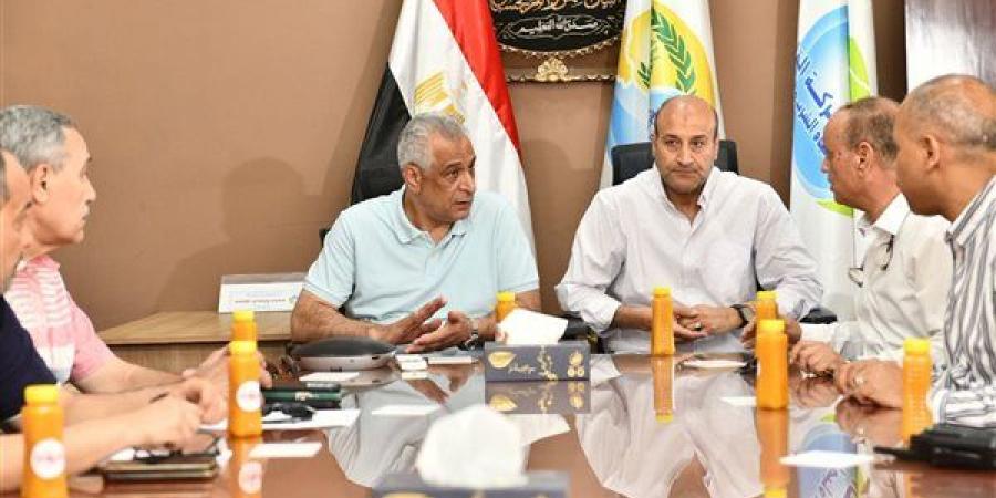 وزير الإنتاج الحربي يتفقد مشروعات حياة كريمة بأسيوط