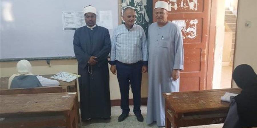 مدير منطقة الإسماعيلية الأزهرية يتابع انتظام لجان امتحان التاريخ للشهادة الثانوية