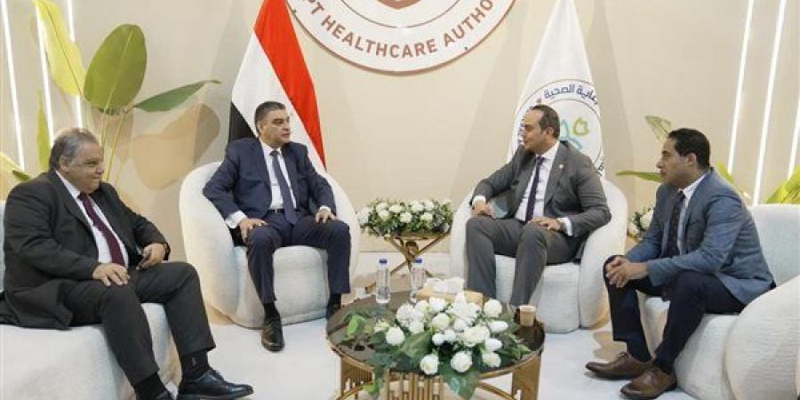 رئيس الرعاية الصحية يبحث تعزيز جاهزية المخازن الإقليمية في القناة والصعيد بالأدوية