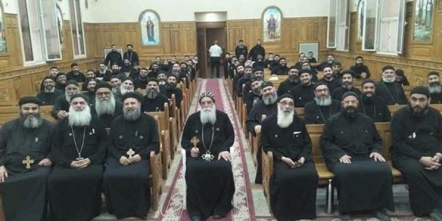 الأنبا دوماديوس: إيبارشية 6 أكتوبر تناقش تأهيل الكهنة لمواكبة العصر