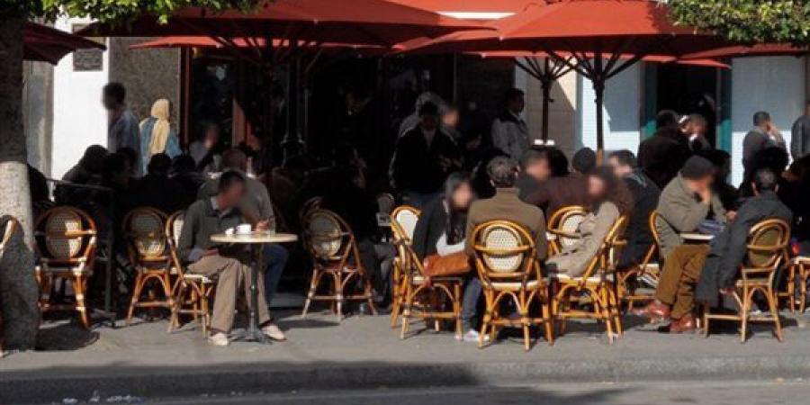 تفسير حلم الجلوس على المقهى في المنام وعلاقته بالراحة والاستقرار والسعادة