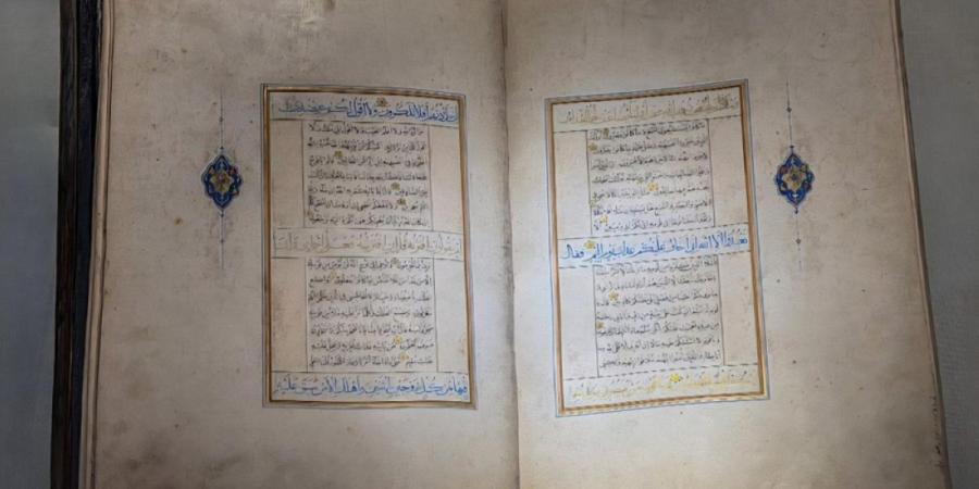 مصحف نادر يروي فخامة الفن الإسلامي في متحف القرآن الكريم