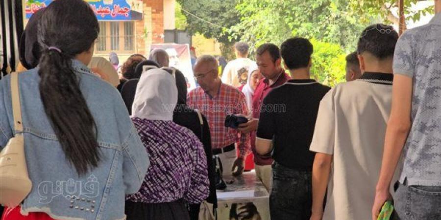 الثانوية العامة 2026، تفتيش الطلاب بالعصا الإلكترونية قبل دخول اللجان