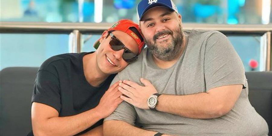 محمد إمام وشيكو يسافران إلى الرياض لافتتاح فيلم "صقر وكناريا"