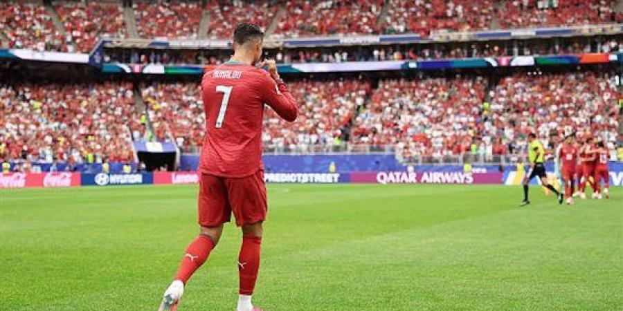 رقم تاريخي للدون، رونالدو يسجل الهدف الأول للبرتغال أمام أوزبكستان في كأس العالم (فيديو)