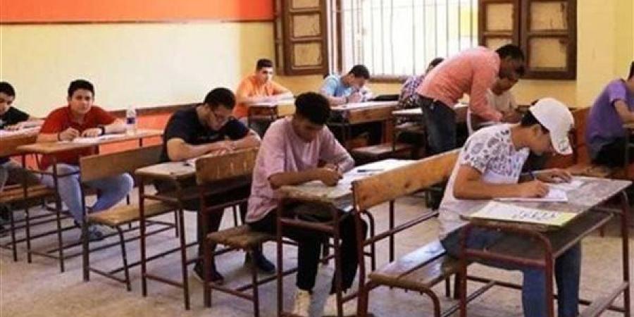 33 ألف طالب بالثانوية العامة بأسيوط يؤدون اليوم امتحانات الاقتصاد والإحصاء بـ 73 لجنة