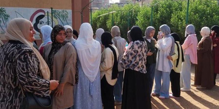 73 ألف طالب بالثانوية العامة في الدقهلية يؤدون اليوم امتحان اللغة الأجنبية الثانية
