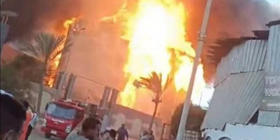 الدفع بـ 3 سيارات إطفاء لإخماد حريق مصنع لعب أطفال بشبرا الخيمة