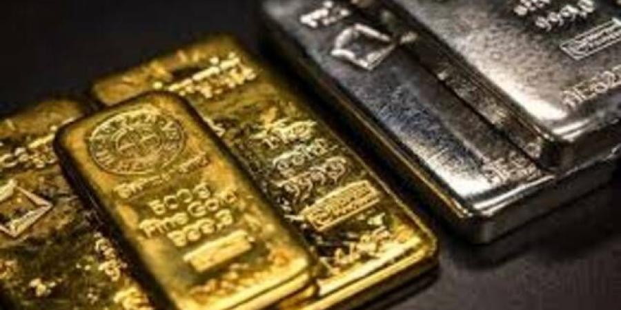 الذهب يتراجع نحو 4000 دولار مع ارتفاع الدولار