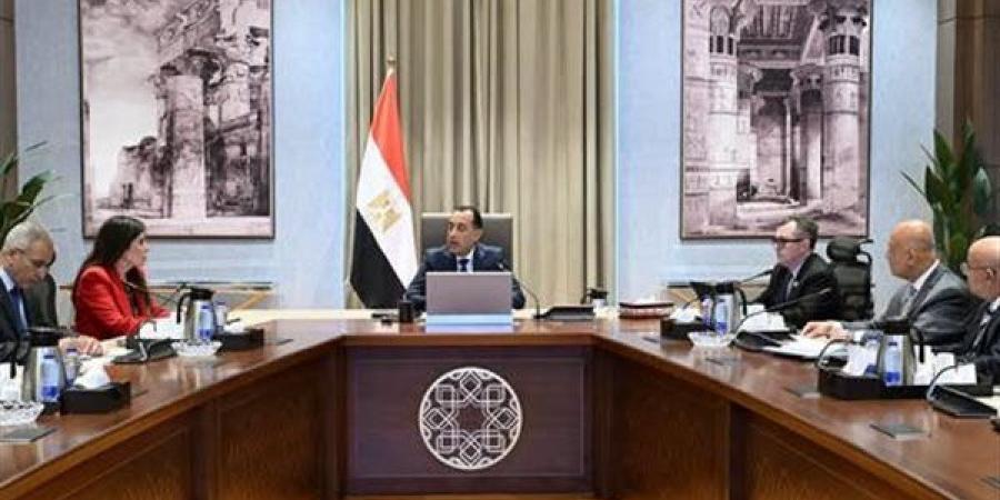 رئيس الوزراء يتابع جهود تنفيذ الخطة الاستراتيجية لتحلية مياه البحر