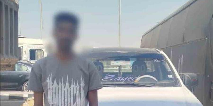 ضبط قائدي سيارتين «ربع نقل» للسير عكس الاتجاه وتعطيل حركة المرور بالقاهرة
