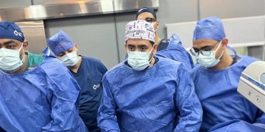 خبير مصري أسترالي يجري 13 تدخلًا متقدمًا بالمجان لعلاج الانسداد المزمن بالشرايين التاجية