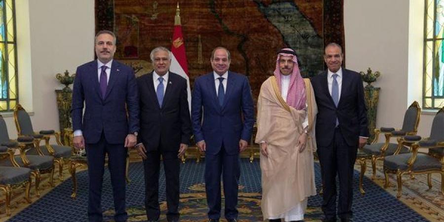 الرئاسة في أسبوع.. السيسي: نحرص على دعم جامعة الدول العربية.. العمل مع السعودية وباكستان وتركيا لإنجاح المسار التفاوضي الأمريكي الإيراني.. ولم نستخدم يومًا قضية اللاجئين لتحقيق أهداف سياسية