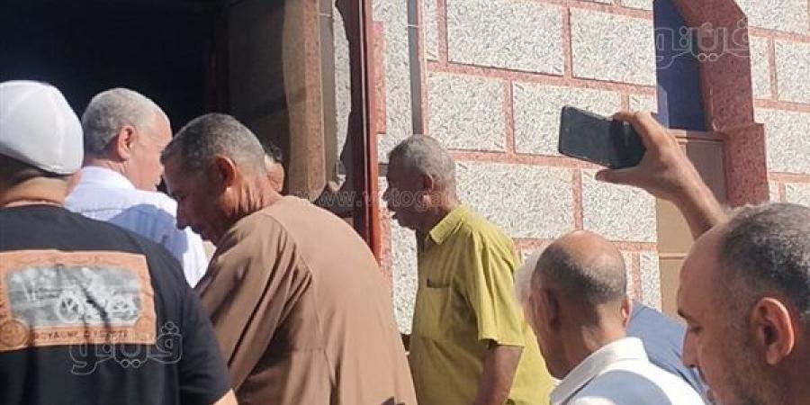 تنفيذًا لوصيته، دفن عمرو حلمي وزير الصحة الأسبق بمقابر أسرته في كفر الجاورشي بالشرقية (صور)