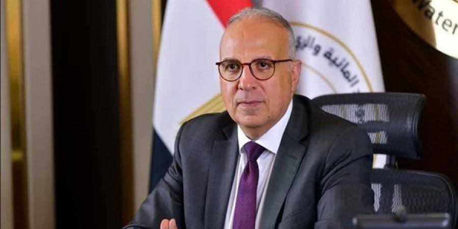وزير الري يستجيب لاستغاثة أهالي كفر صقر ويوجه بإزالة القمامة من ترعة الهجارسة