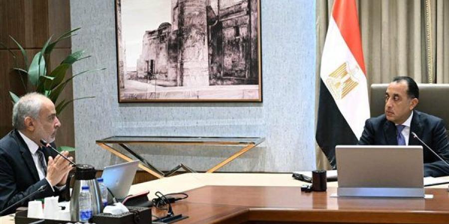 فنادق ومسارات سياحية، مدبولي يتابع مخطط تطوير منطقة نزلة السمان ومشروع إحياء "قرافة المماليك"