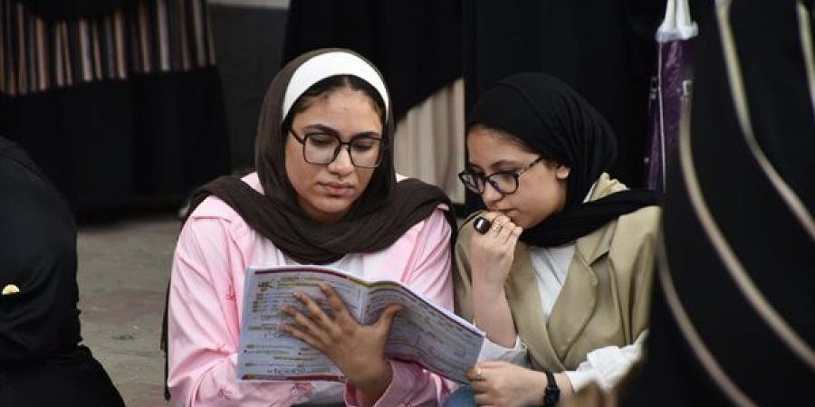 «أمهات مصر» لـ طلاب الثانوية: «الكيمياء مش بعبع.. اعملوا اللي عليكم والباقي على ربنا»