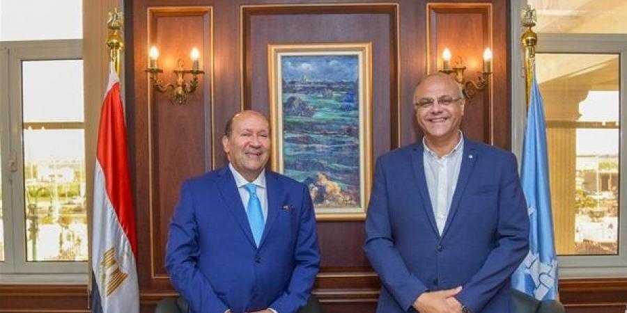 محافظ الإسكندرية يدعو الشباب للمشاركة في المبادرة الوطنية للمشروعات الخضراء الذكية