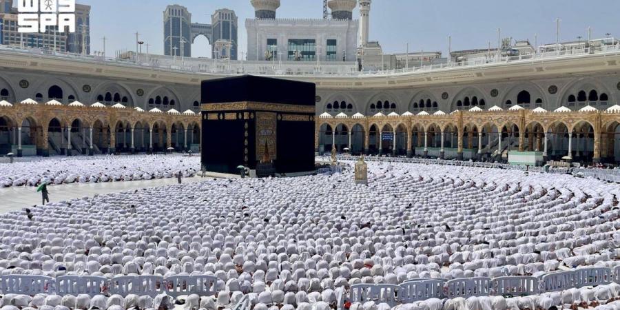 مراحل غسل الكعبة.. عناية ودقة تجسدان شرف المكان وقدسيته