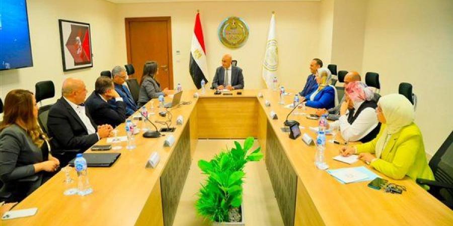 وزير التربية والتعليم يبحث مع أمين اتحاد الرياضة المدرسية استضافة البطولات الدولية