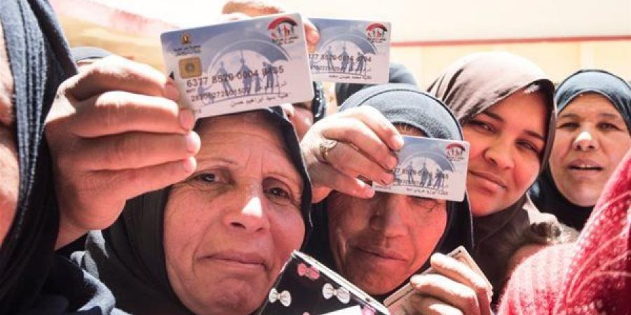 الحكومة تبدأ تنفيذ قانون الضمان الاجتماعى الجديد بعد صدور اللائحة التنفيذية.. 5 فئات مستحقة لمعاش تكافل و8 لـ “كرامة”.. 8 حالات يوقف فيها صرف الدعم.. وعقوبات تصل للحبس حال الحصول عليه دون وجه حق