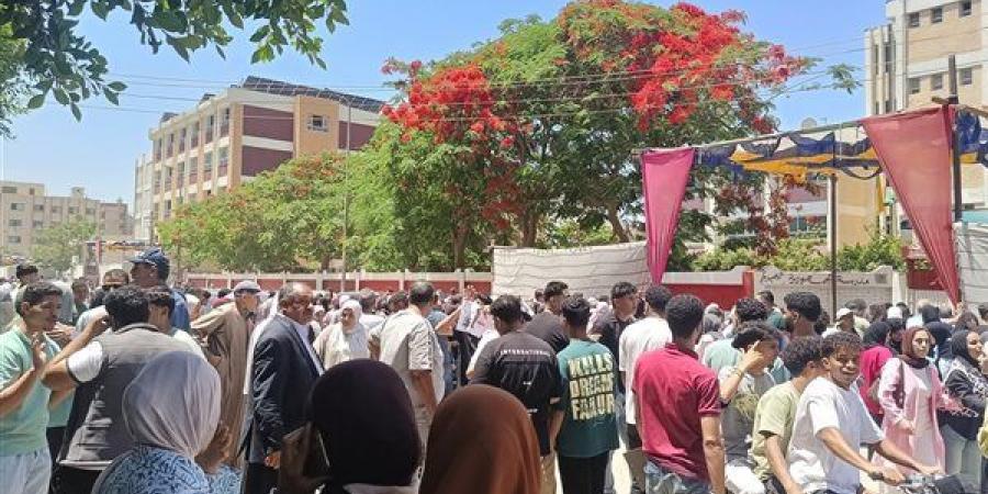 غرفة عمليات الثانوية العامة بالشرقية: انتظام لجان امتحانات اللغة الأجنبية الأولى دون شكاوى