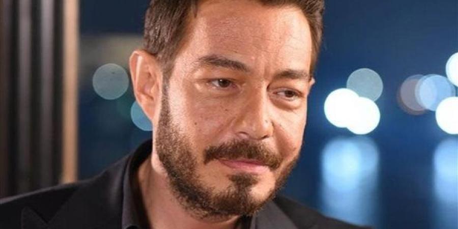 أحمد زاهر يكشف أسرار الأبوة وانتظار حفيدته وموقفه من التنمر