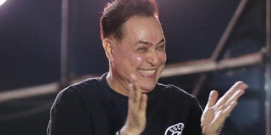 انتصارات منتخب مصر زادتها انتشارا، حكيم يحتفل بنجاح أغنيته "نص ملعب قلبي"