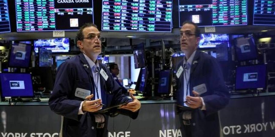 تراجع مؤشرات وول ستريت مع بيع أسهم الرقائق وقفزة النفط