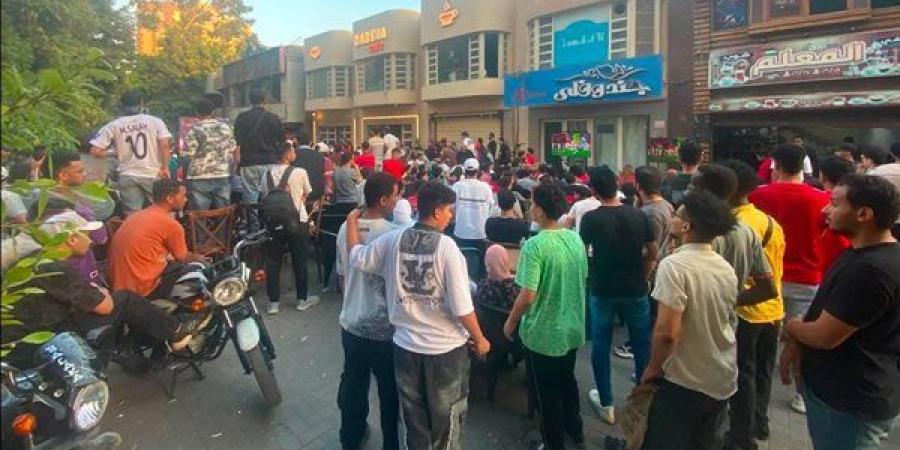 الآلاف في شارع جامعة الدول وميت عقبة يشجعون مصر أمام الأرجنتين (فيديو وصور)