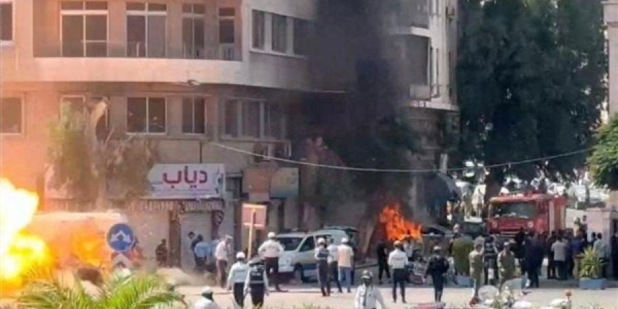 الداخلية السورية: القنبلتان بدائيتان وانفجرتا خارج النطاق الأمني لمقر إقامة ماكرون ولم يشكلا تهديدا مباشرا