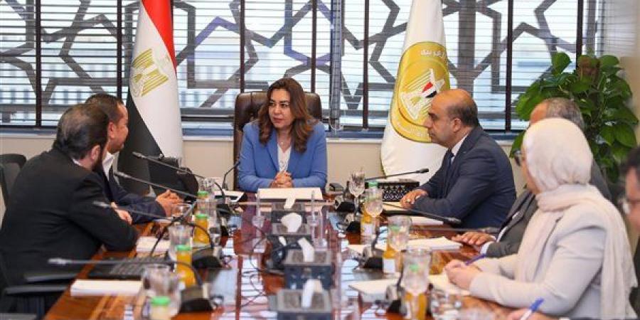 منال عوض: إنشاء شبكة قومية لجمع الأدوية منتهية الصلاحية