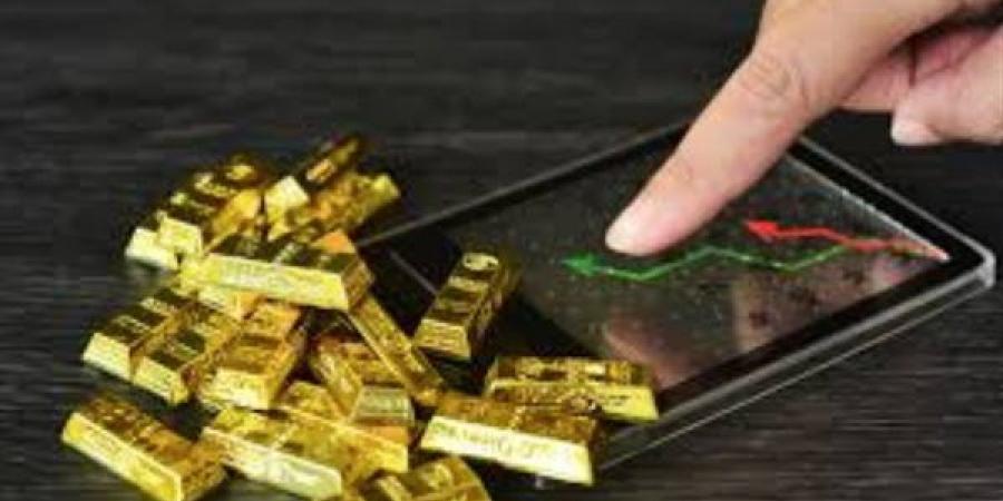 الذهب يتأرجح مع صعود النفط والدولار عقب الهجمات الأمريكية على إيران