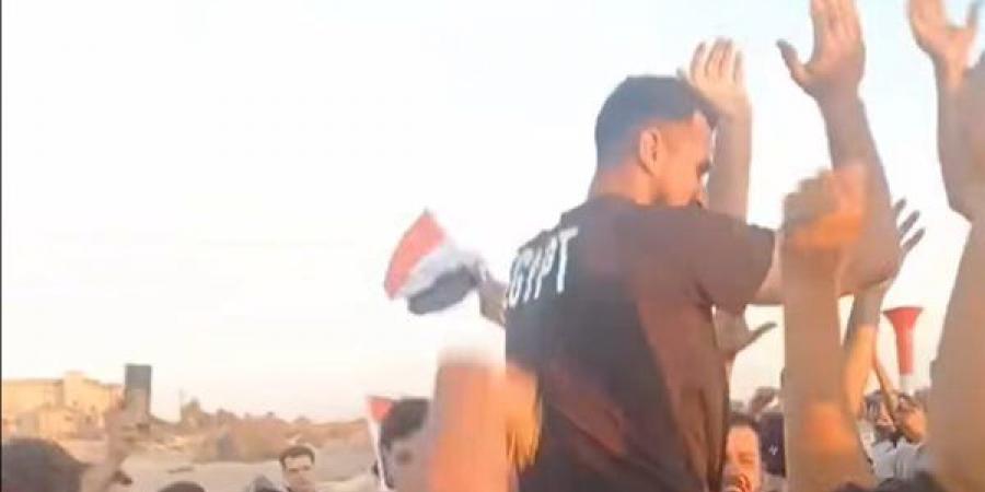بالمزمار والطبل البلدي، أهالي الإسماعيلية يستقبلون محمد علاء لاعب منتخب مصر