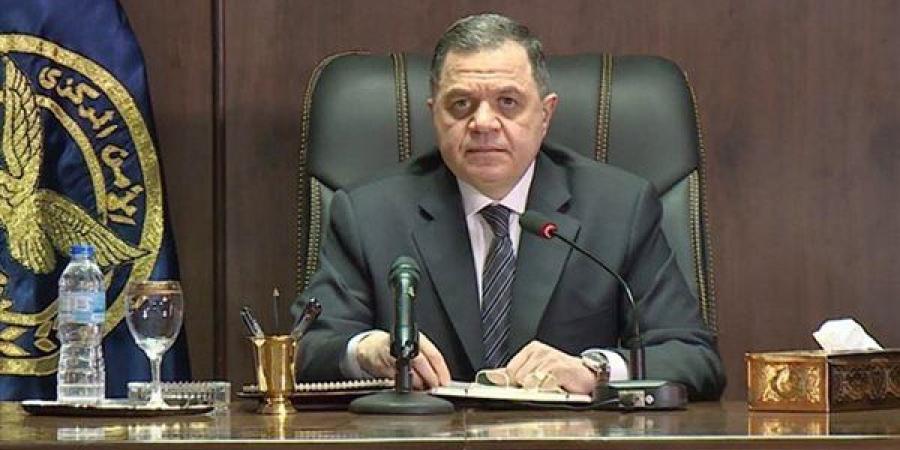 لدواعٍ تتعلق بالصالح العام.. وزير الداخلية يقرر إبعاد مواطن غاني خارج البلاد