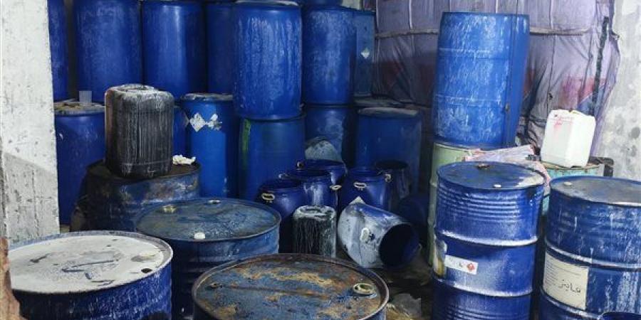 ضبط مصنع غير مرخص لتقليد المبيدات الزراعية بالنوبارية