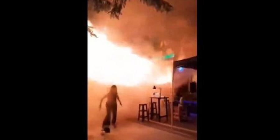 صدمة ورعب في تايلاند، لحظة اندلاع حريق هائل بملهى ليلي ومقتل 30 شخصًا (فيديو)