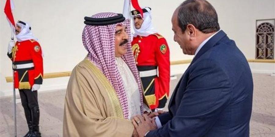 رسائل السيسي لـ ملك البحرين: ندعم أمن واستقرار المملكة.. ندين الاعتداءات غير المبررة ضد أراضيها.. وأمن الدول العربية امتداد للأمن القومي المصري