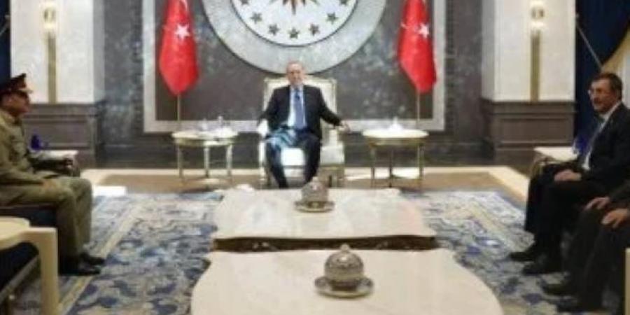 قائد الجيش الباكستاني يبحث قضايا الأمن الإقليمي خلال اجتماعه مع أردوغان