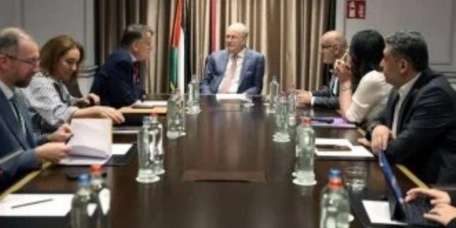 رئيس وزراء فلسطين يؤكد ضرورة الحفاظ على دور الأونروا في الضفة الغربية وقطاع غزة