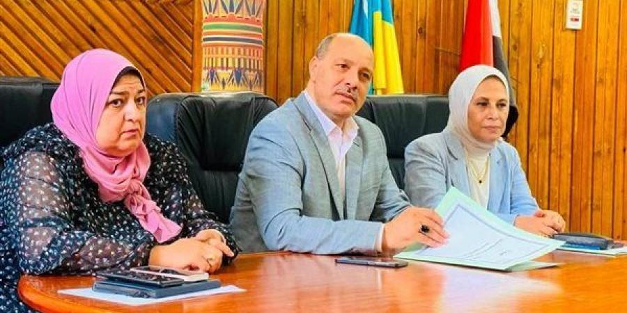 مدير تعليم الإسكندرية يتابع استعدادات امتحانات الدور الثاني للشهادة الإعدادية