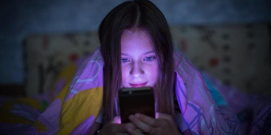 بريطانيا تفرض حظرا ليليا على استخدام المراهقين لوسائل التواصل الاجتماعي